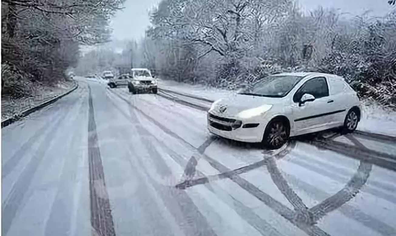 學(xué)會這7個技巧冰雪路面行車安全值拉滿